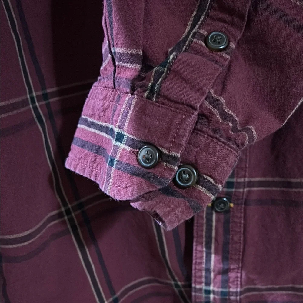Carhartt Red Casual Button Down Shirt Plaid Design - Picture 5 of 6